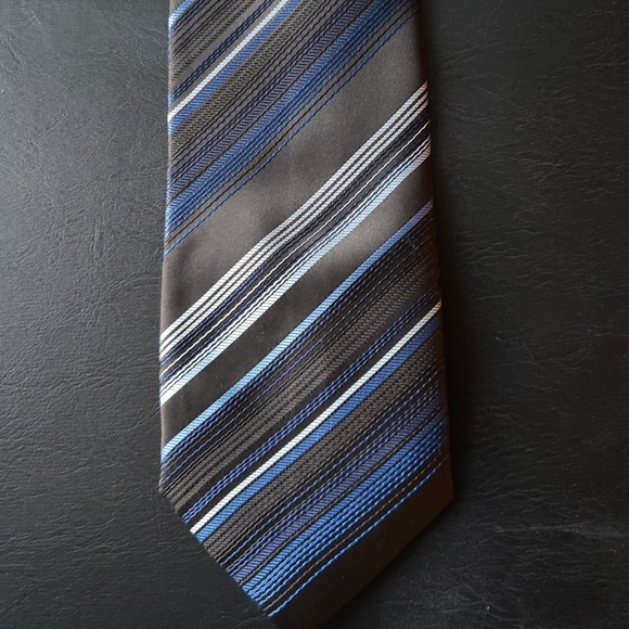 Giorgio Armani Other - Giorgio Armani men's 100% silk necktie
